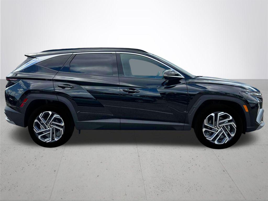 2025 Hyundai Tucson Hybrid Limited photo 8