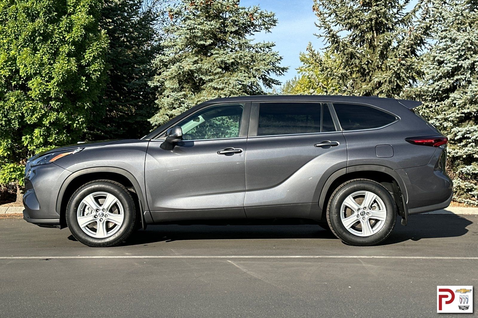 2024 Toyota Highlander LE photo 7