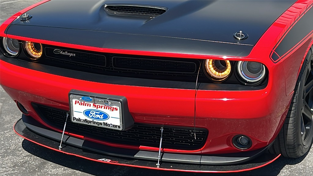 2017 Dodge Challenger R/T photo 3