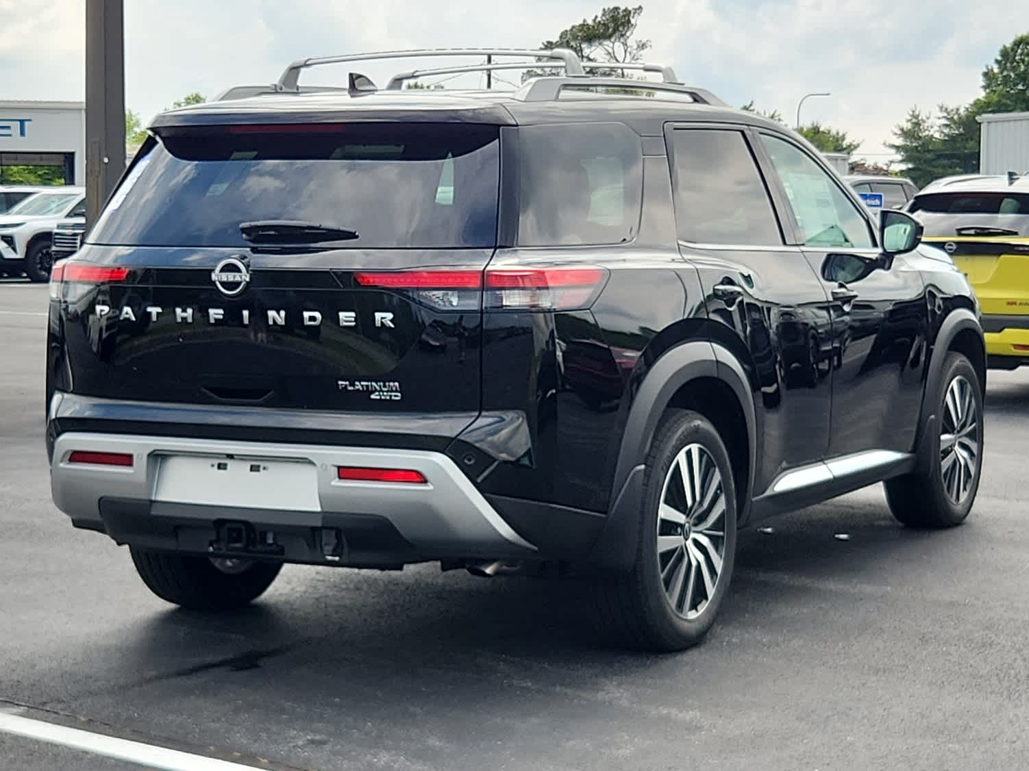 2025 Nissan Pathfinder Platinum photo 2