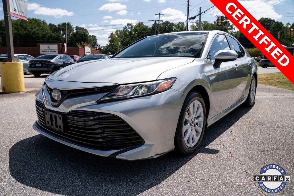 2019 Toyota Camry SE XLE photo 3