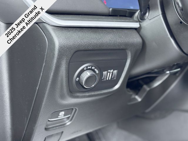 2025 Jeep Grand Cherokee Altitude X photo 13