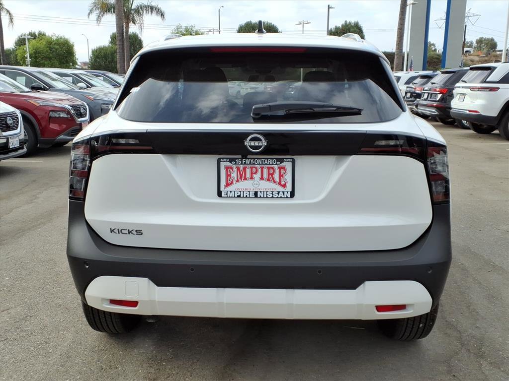 2026 Nissan Kicks SV photo 2