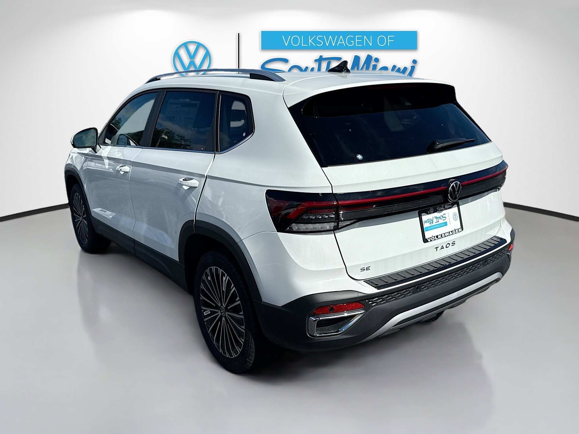 2025 Volkswagen Taos SE photo 4