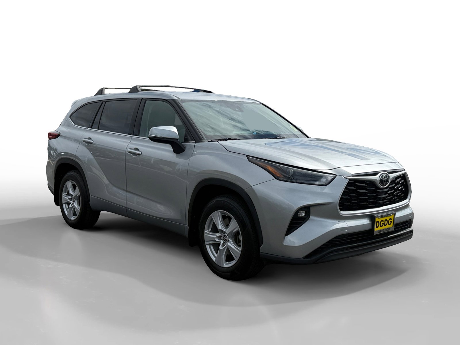 2022 Toyota Highlander LE photo 6