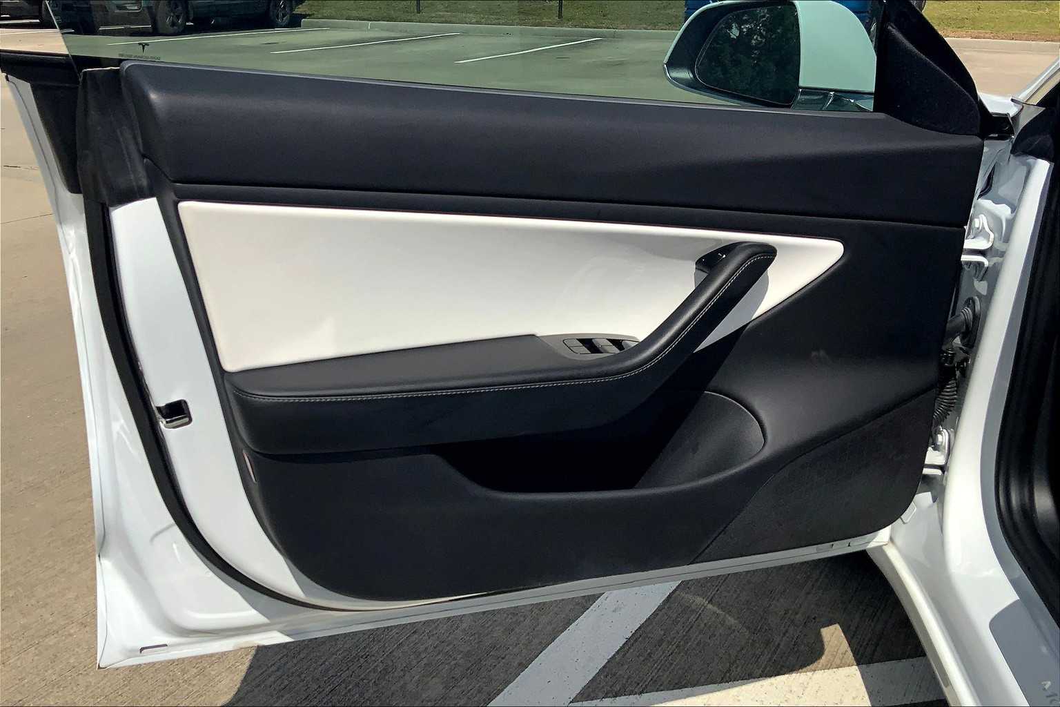 2019 Tesla Model 3 Standard Range photo 18