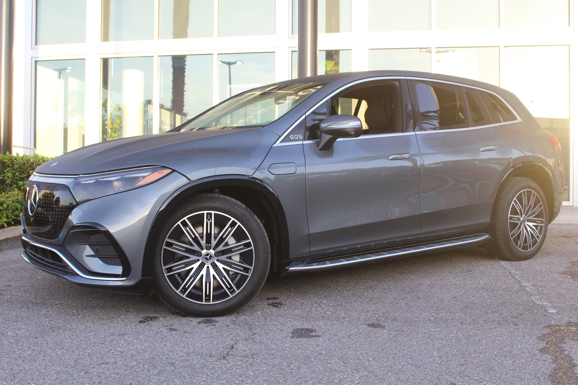 2025 Mercedes Benz EQS SUV 580 4MATIC photo 2