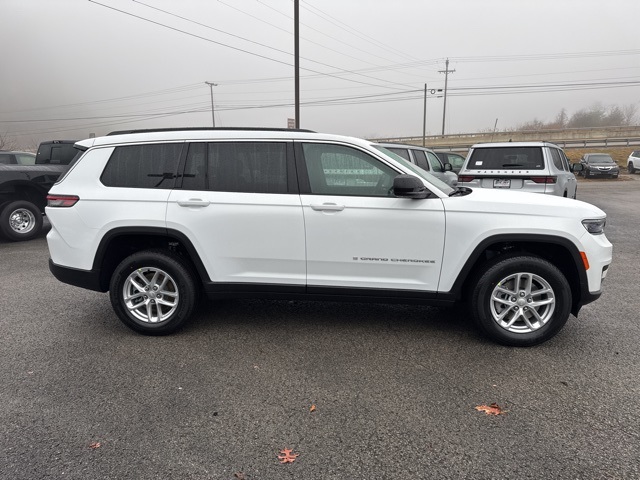 2025 Jeep Grand Cherokee Laredo Altitude photo 2