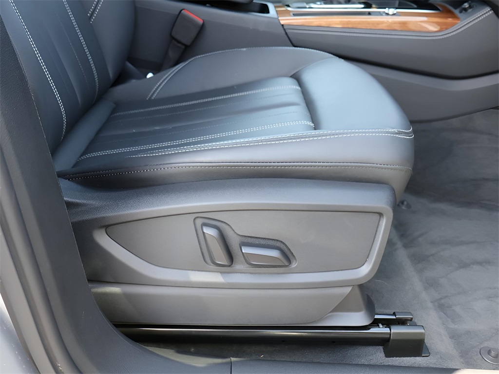 2023 Audi Q5 40 Premium Plus photo 11