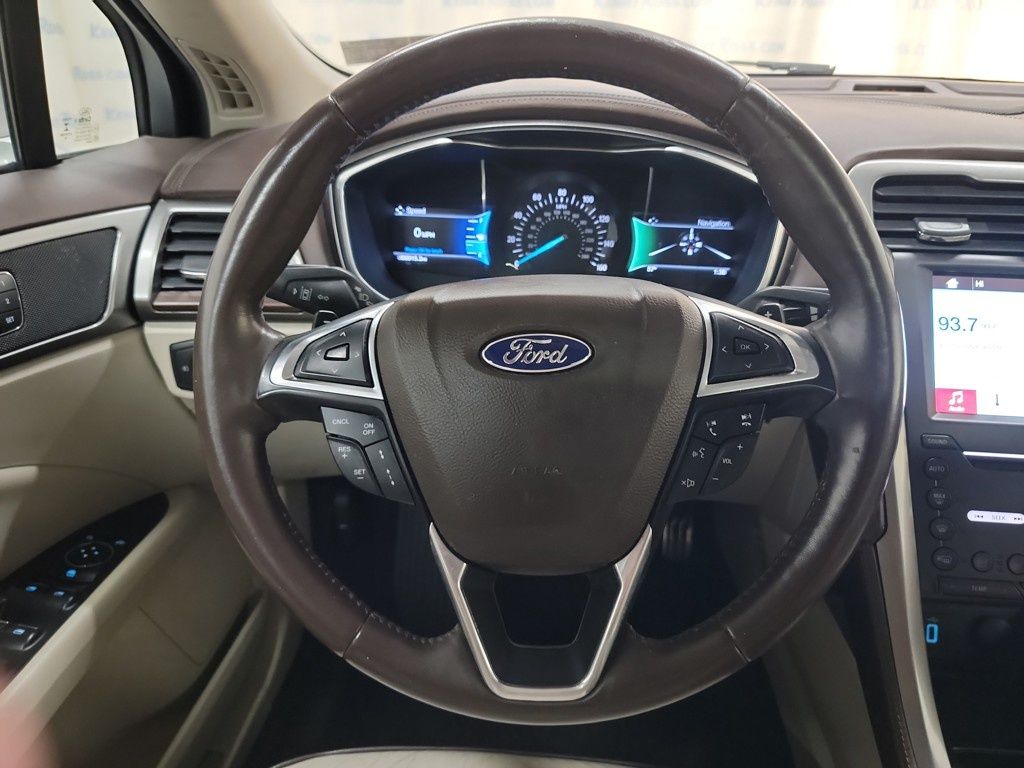 2017 Ford Fusion Platinum photo 16