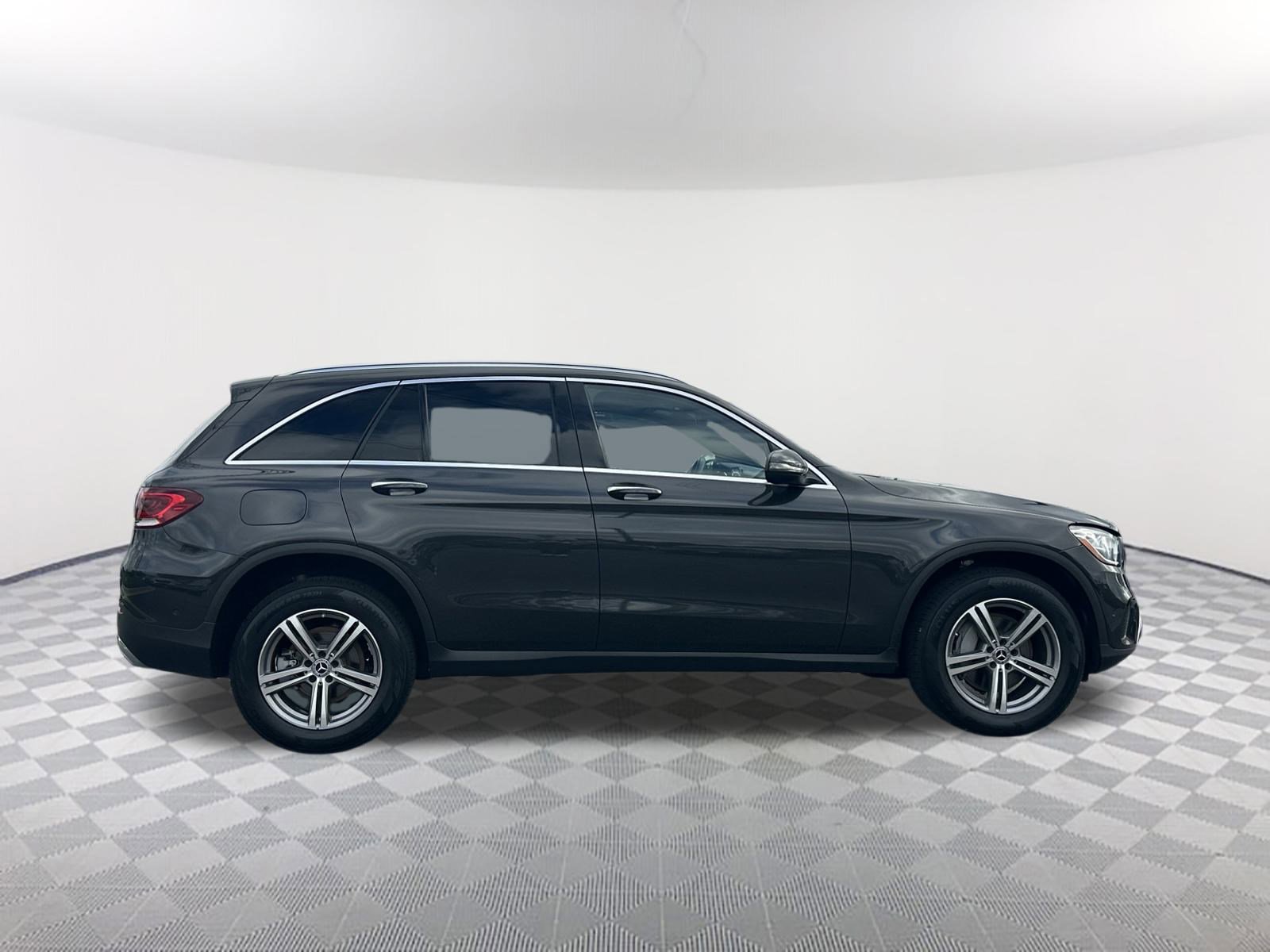 2022 Mercedes Benz GLC 300 photo 3