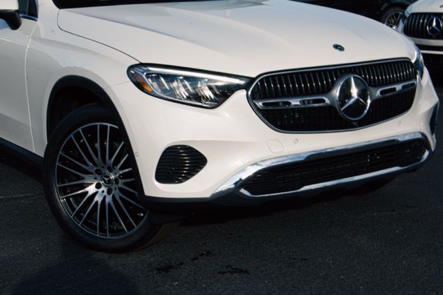 2025 Mercedes-Benz GLC Base's photo