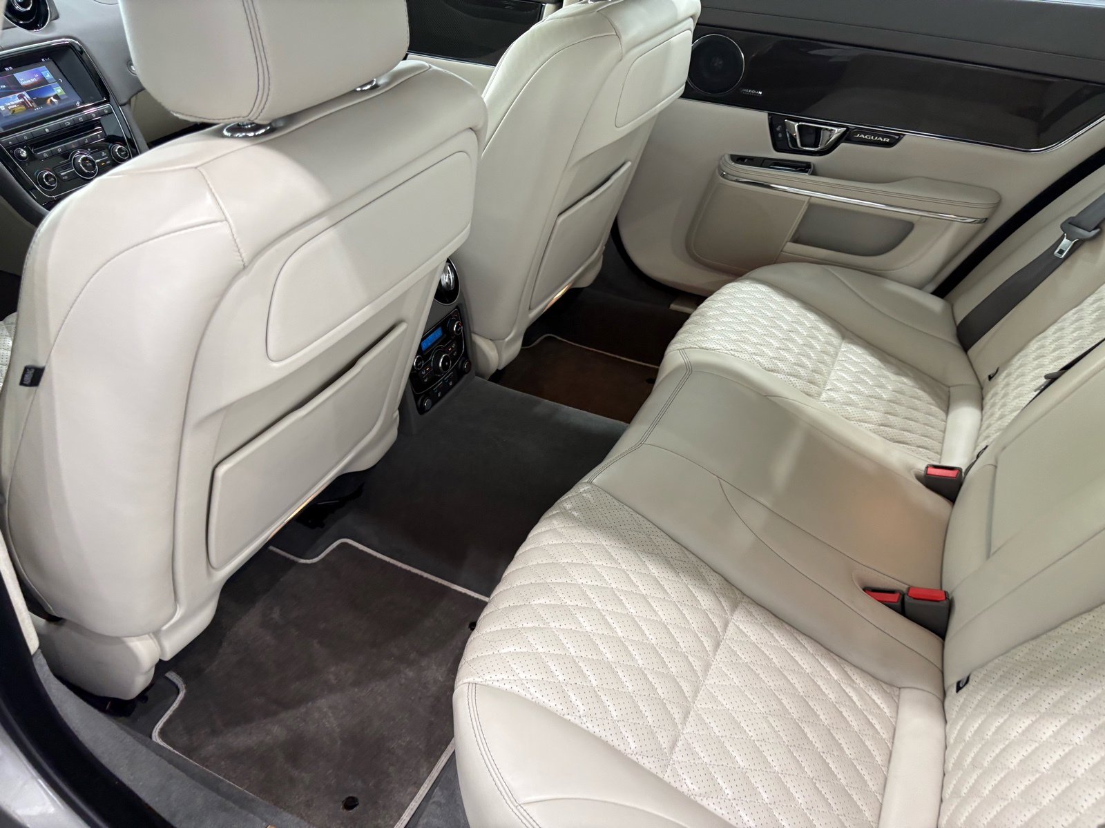 2017 Jaguar XJ L Supercharged photo 13