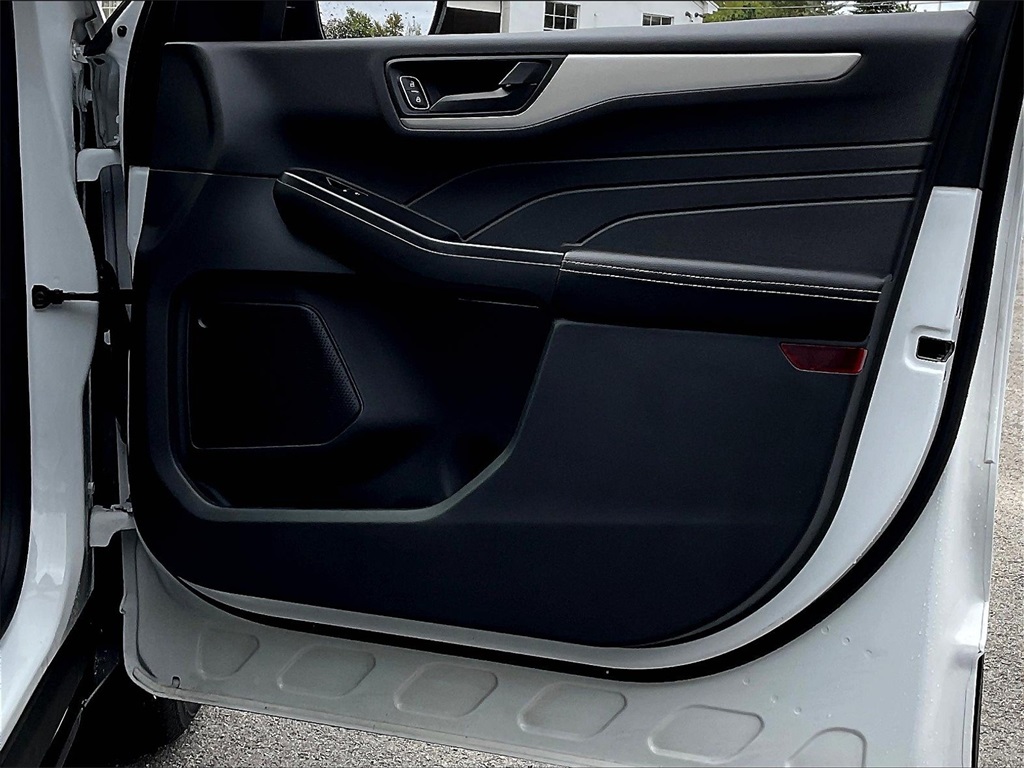 2022 Ford Escape S photo 25
