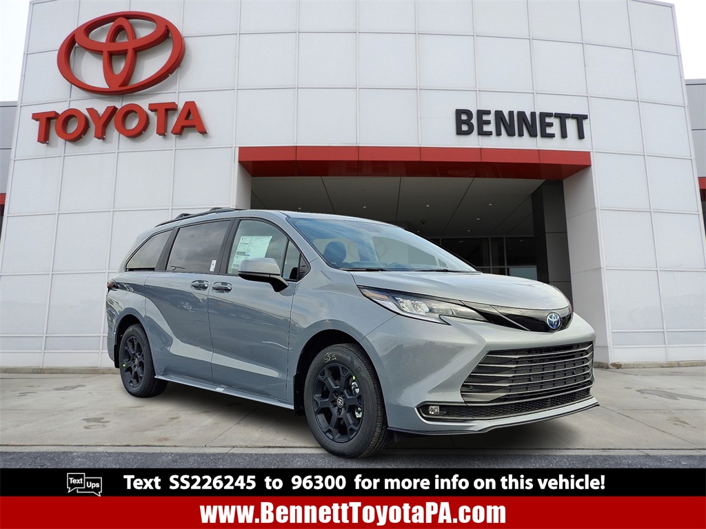 2025 Toyota Sienna Woodland Edition's photo