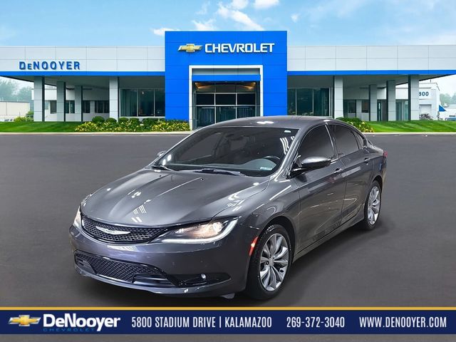 2016 Chrysler 200 S's photo