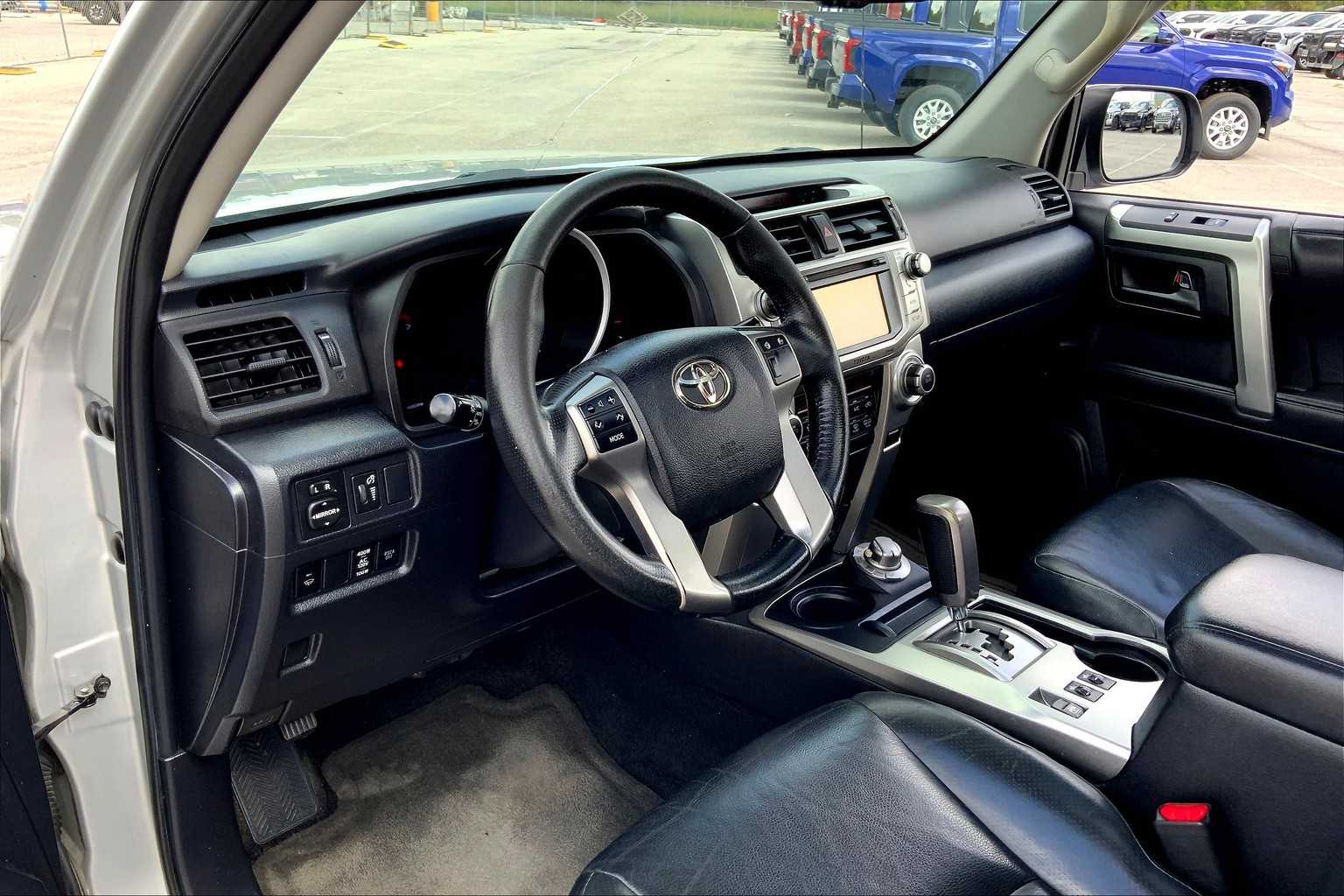2012 Toyota 4Runner SR5 photo 16