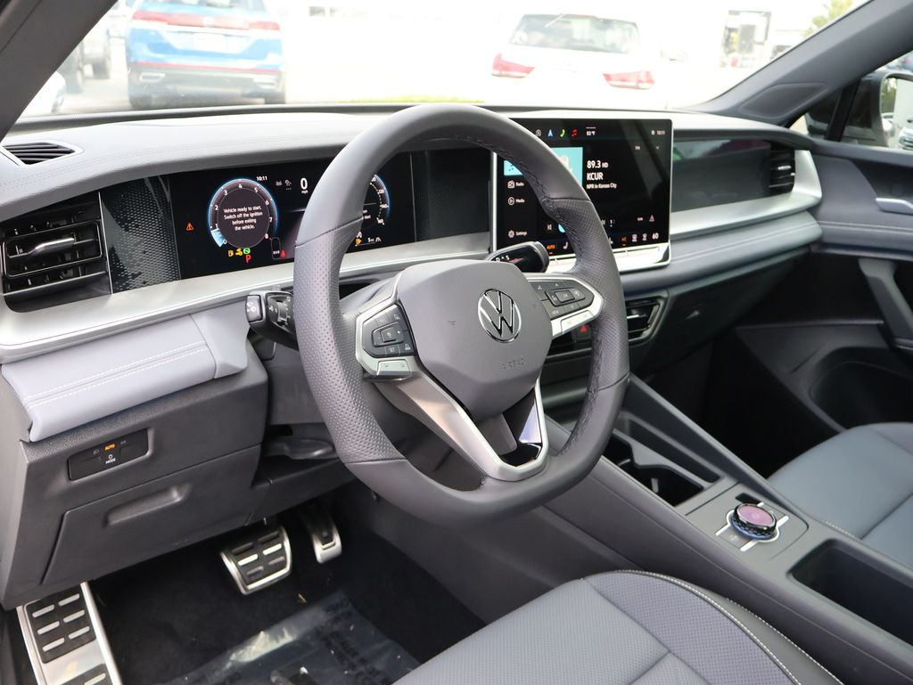2025 Volkswagen Tiguan SE R-Line Black photo 19