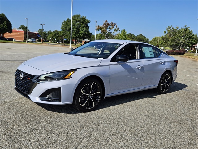 2025 Nissan Altima 2.5 SR photo 3