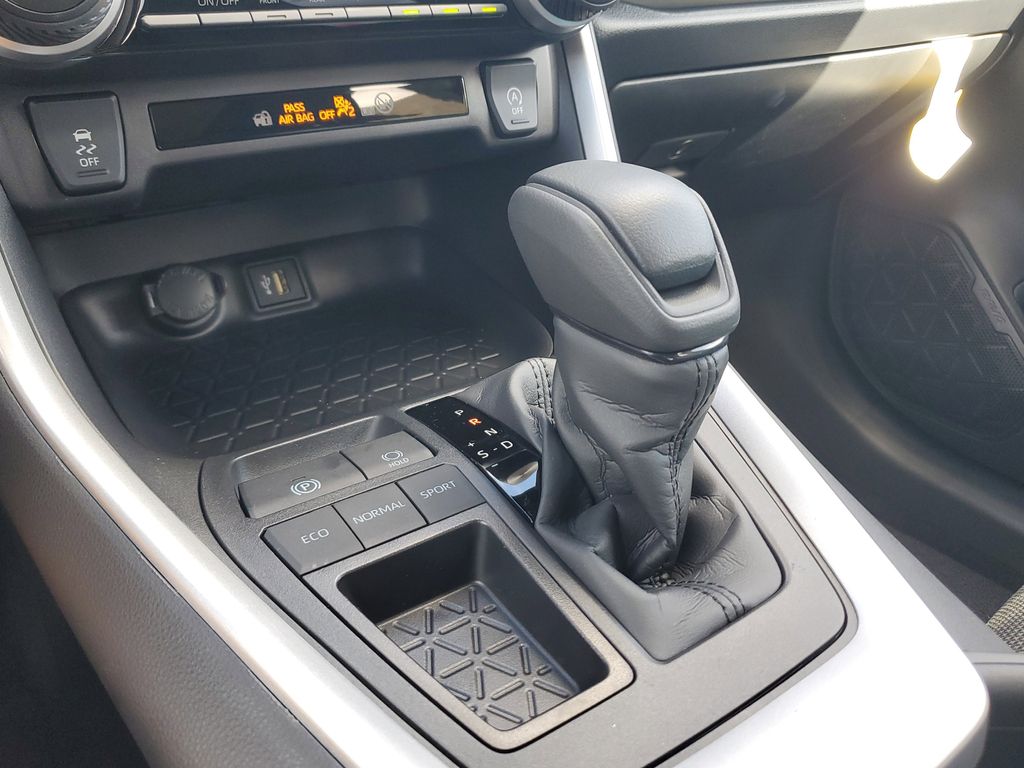 2025 Toyota RAV4 LE photo 23