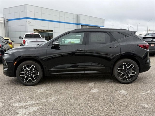 2025 Chevrolet Blazer RS photo 2