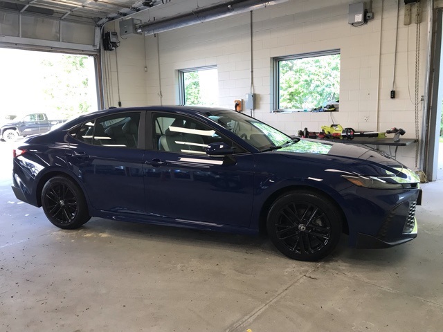 2025 Toyota Camry SE photo 2