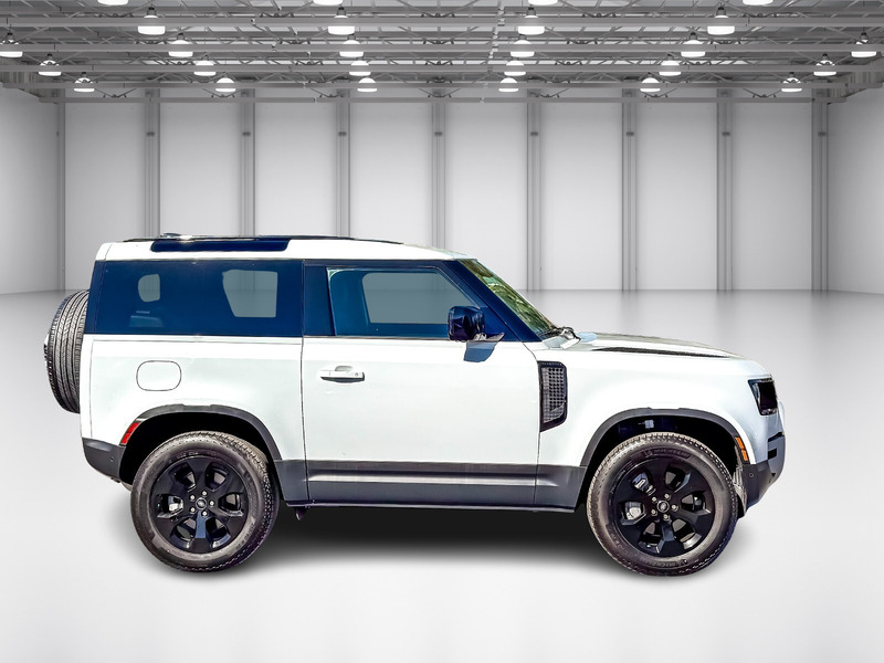 2025 Land Rover Defender 90 S photo 3
