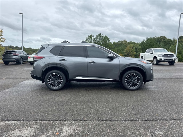2026 Nissan Rogue Platinum photo 2
