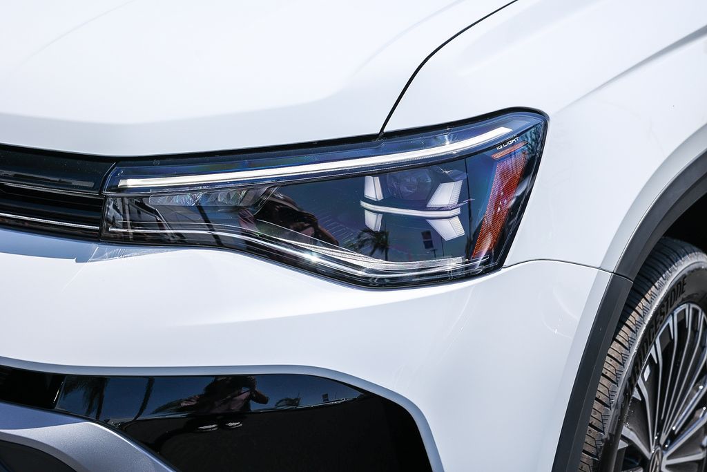 2025 Volkswagen Taos SE photo 4