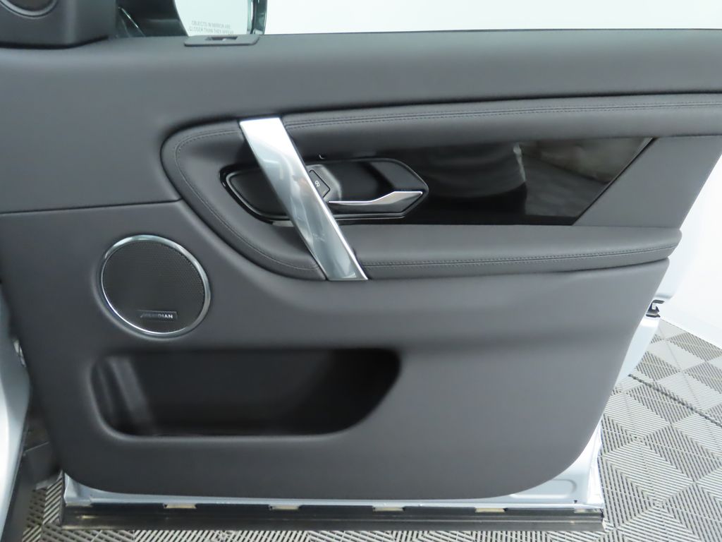 2025 Land Rover Discovery Sport S photo 24