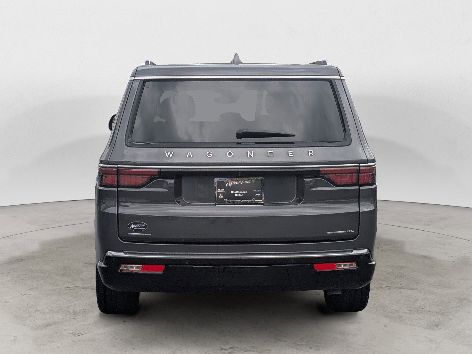 2023 Jeep Wagoneer L Series II photo 2