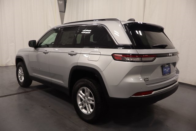 2025 Jeep Grand Cherokee Laredo photo 6