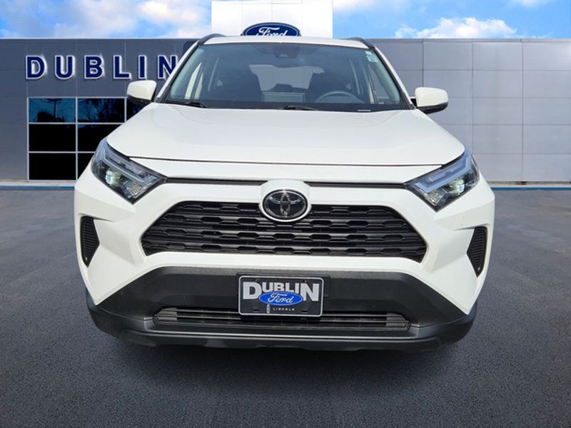 2023 Toyota RAV4 XLE photo 2