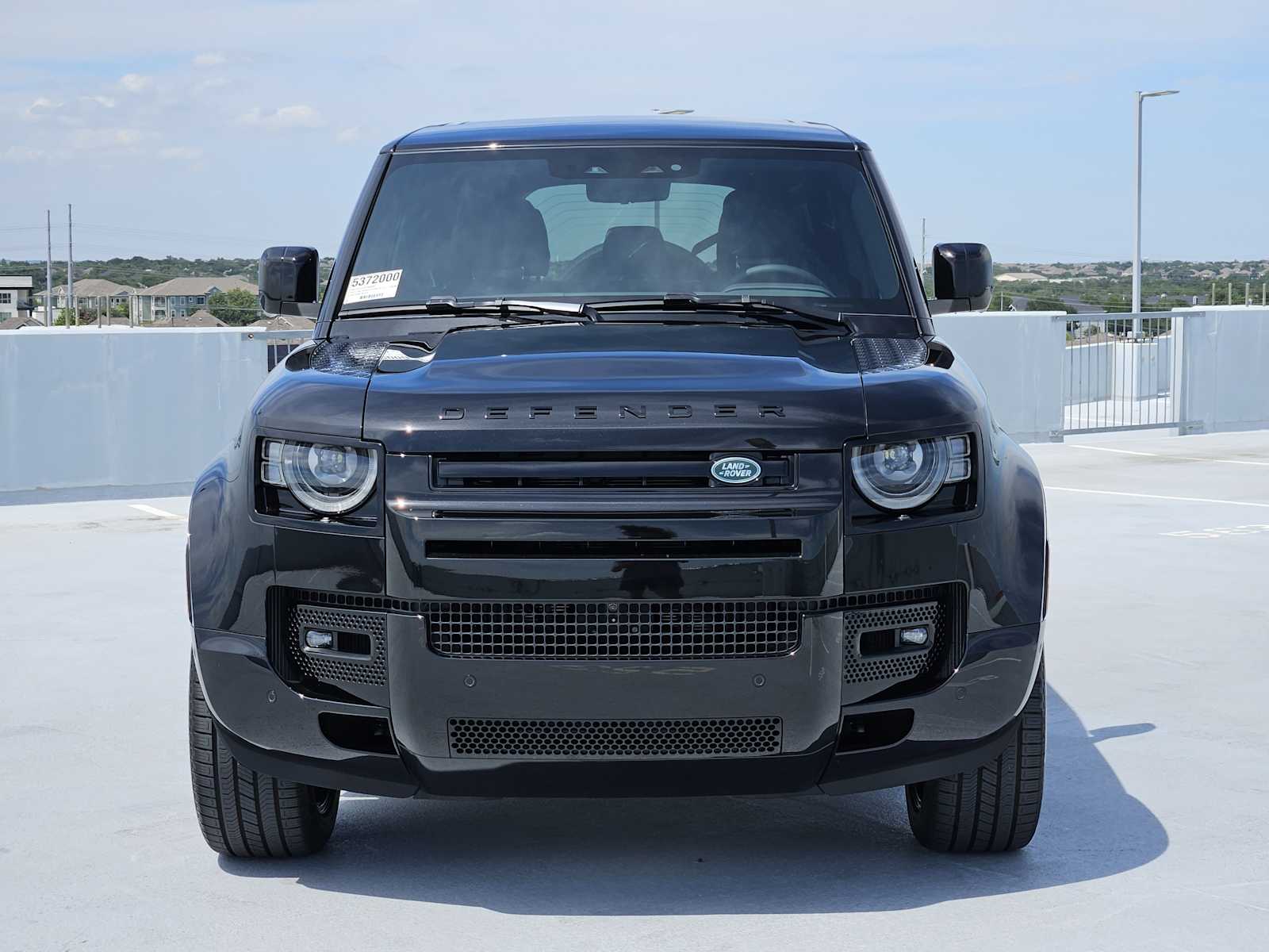 2025 Land Rover Defender 110 X-Dynamic SE photo 2