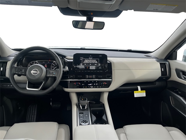 2025 Nissan Pathfinder SL photo 2