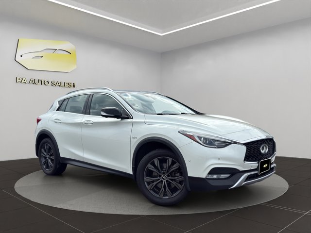 2019 INFINITI QX30 Essential's photo