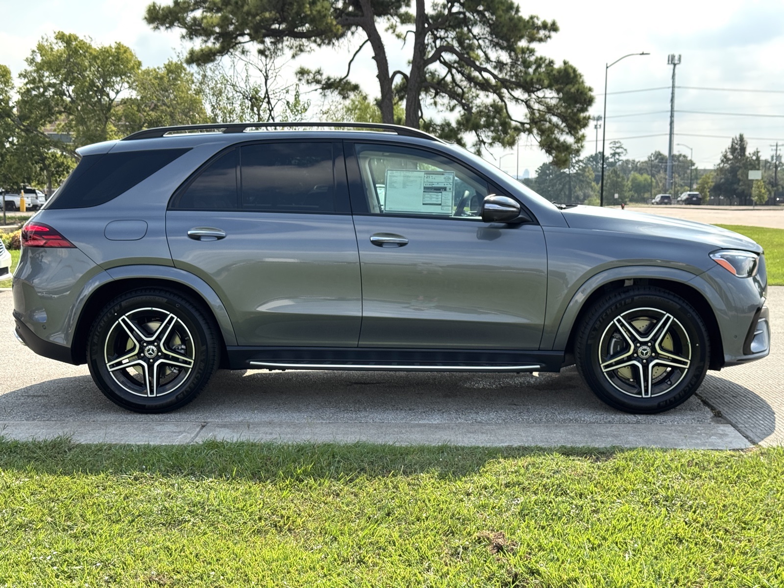2026 Mercedes Benz GLE 450 4MATIC photo 2