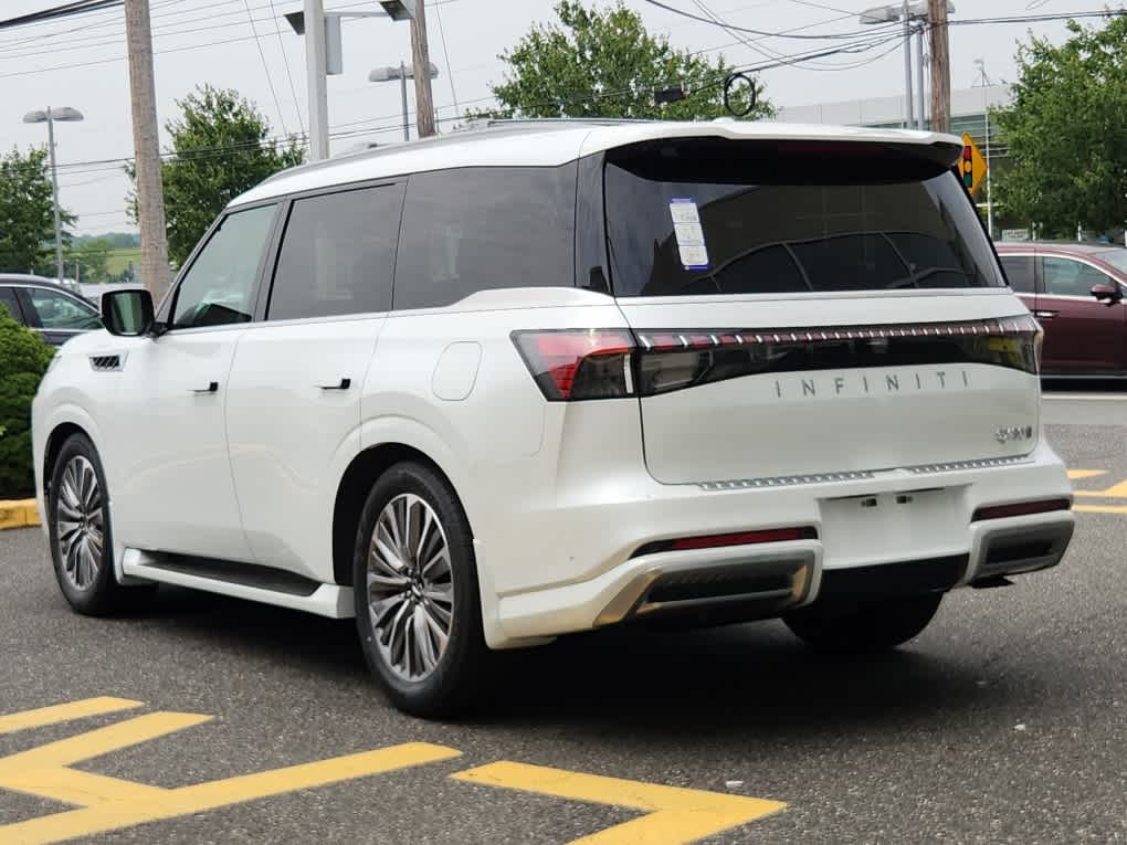 2025 Infiniti QX80 Luxe photo 4