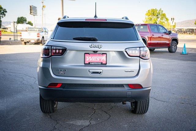 2022 Jeep Compass Latitude Lux photo 9