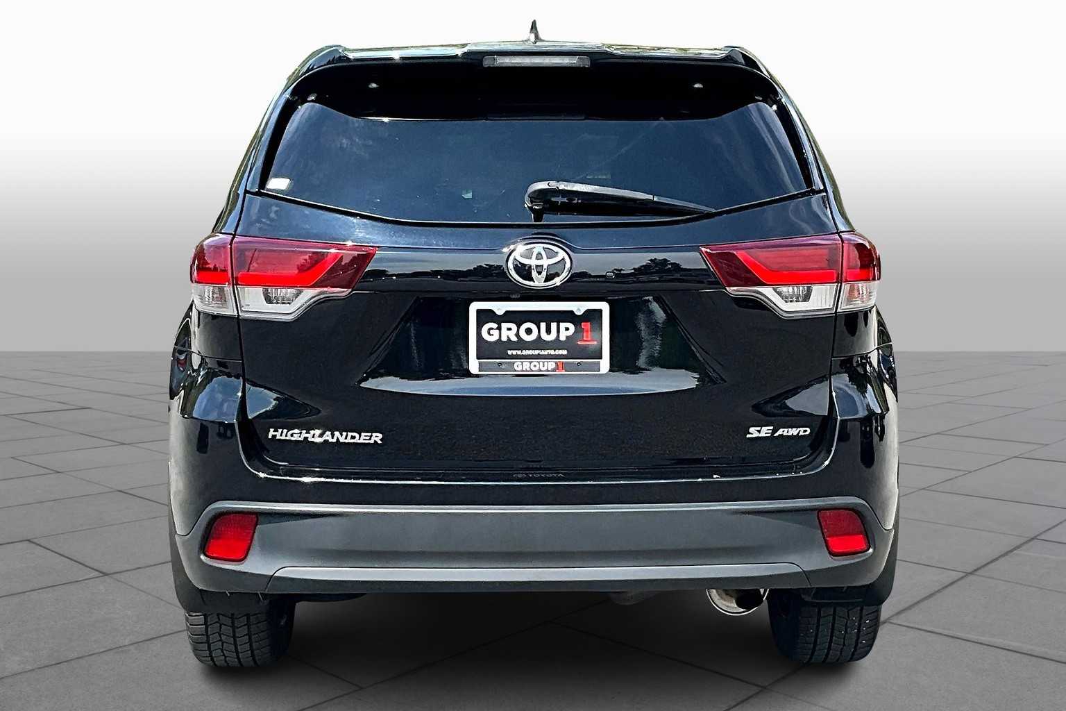 2019 Toyota Highlander SE photo 3