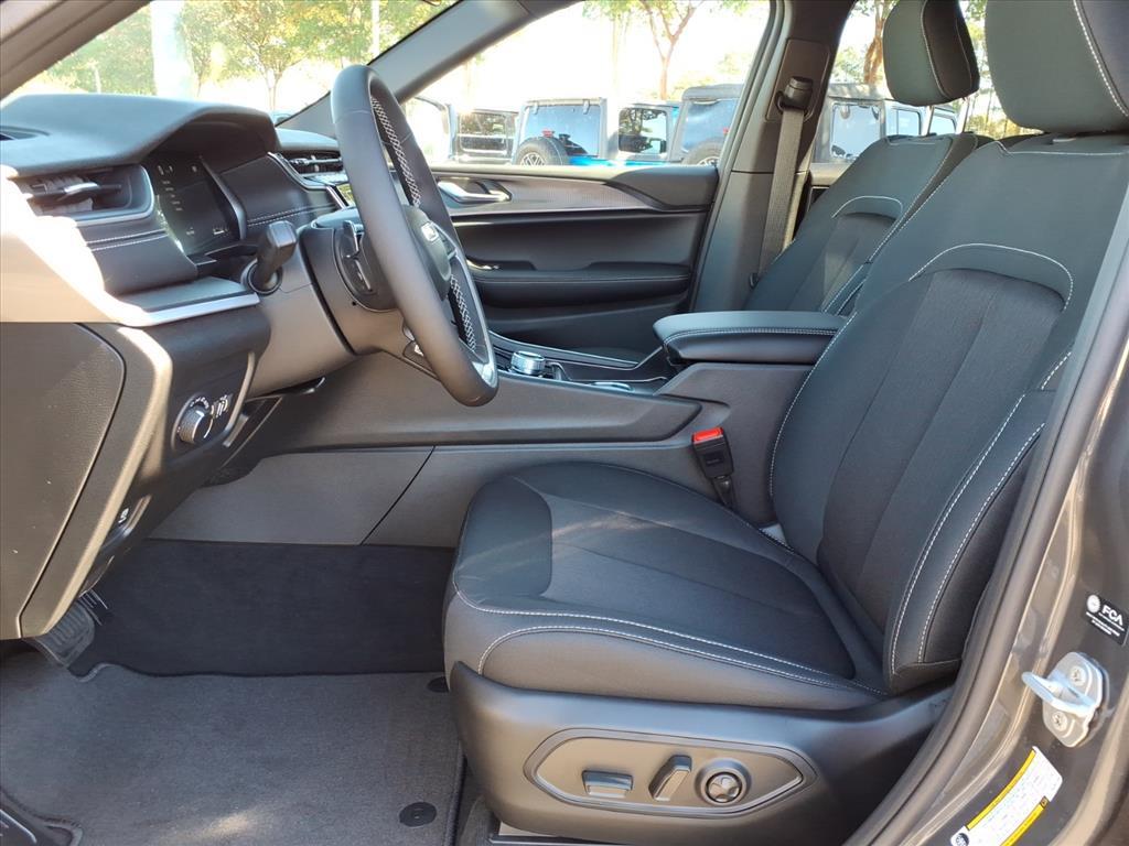 2025 Jeep Grand Cherokee Laredo X photo 3