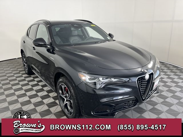 2025 Alfa Romeo Stelvio Base's photo
