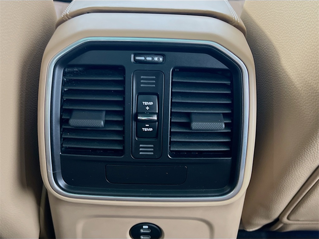 2021 Porsche Macan Base photo 26