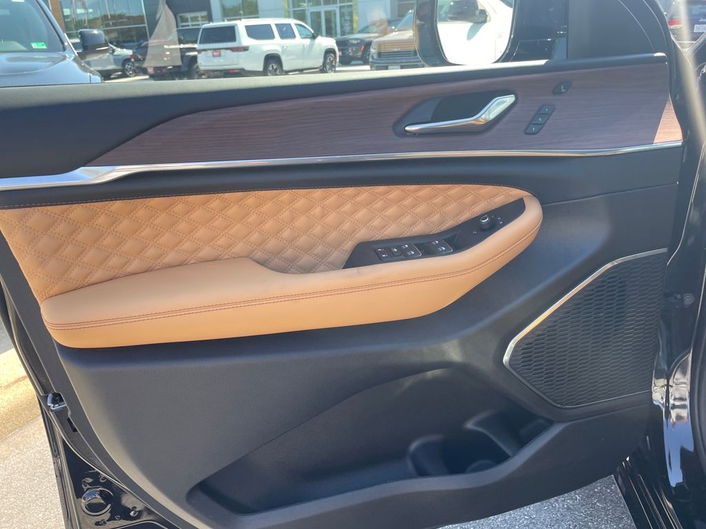 2025 Jeep Grand Cherokee L Summit photo 15