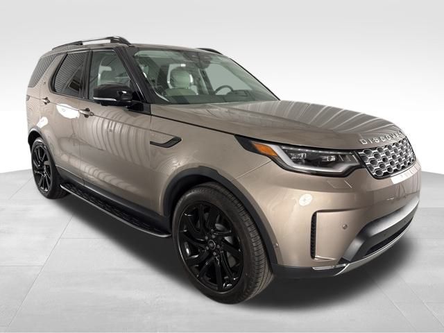 2025 Land Rover Discovery S photo 4