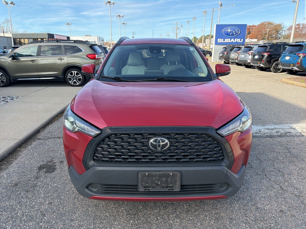 2022 Toyota Corolla Cross LE photo 4