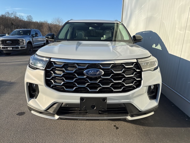 2026 Ford Explorer Platinum's photo