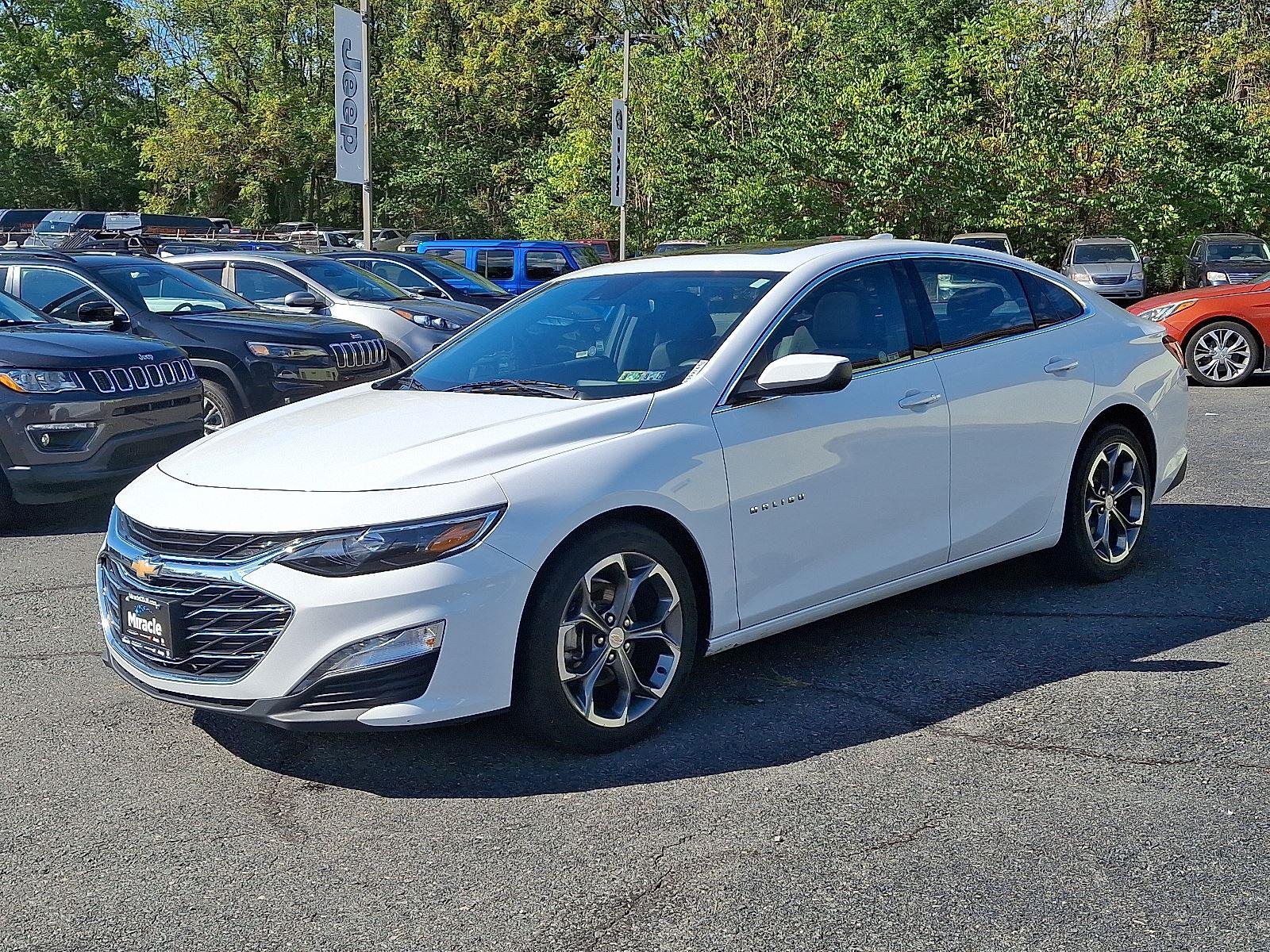 2024 Chevrolet Malibu 1LT photo 2