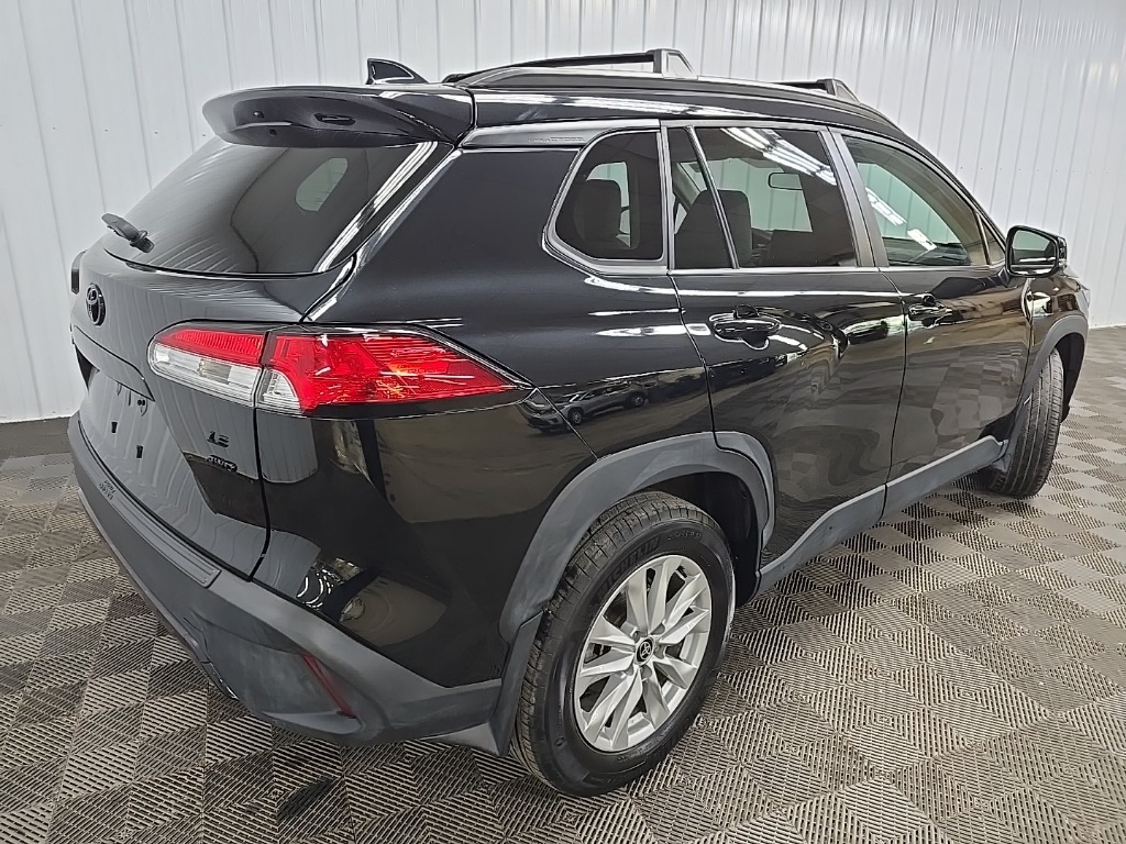 2022 Toyota Corolla Cross LE photo 10
