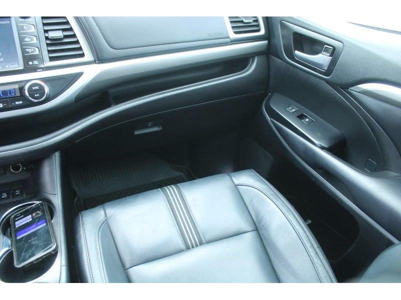 2018 Toyota Highlander SE photo 14